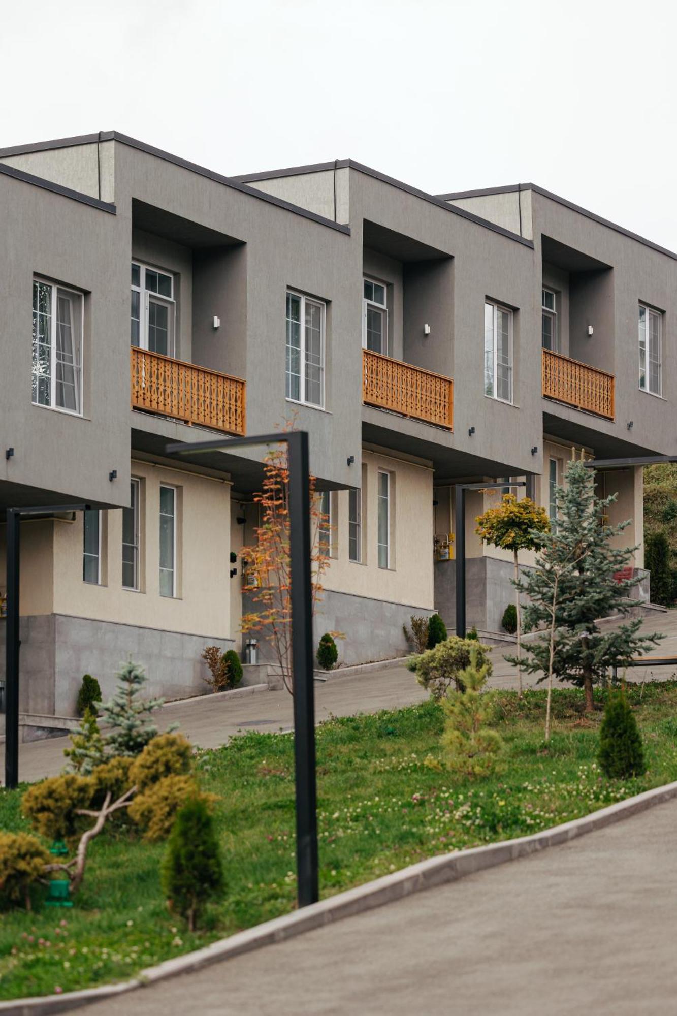 Dili Town Resort And Spa Dilijan Exterior foto